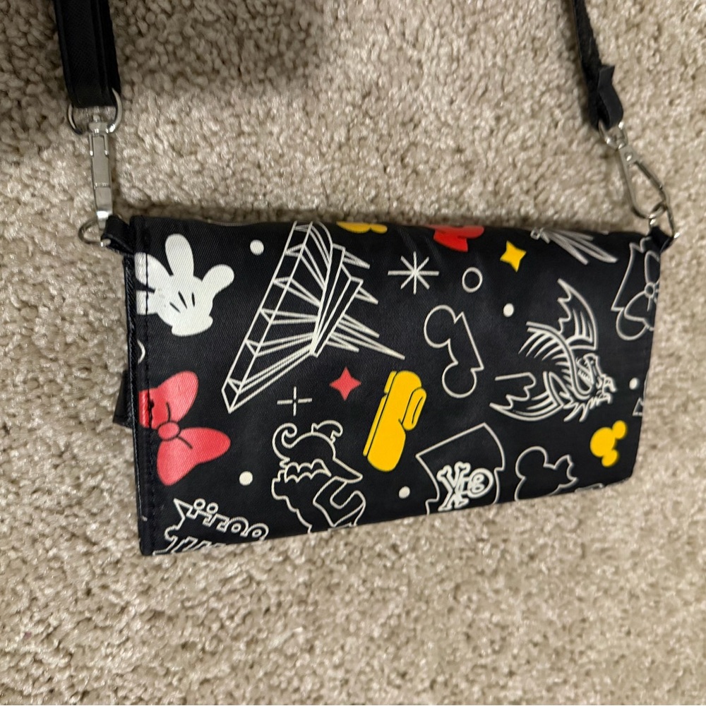 Disney Parks Icons trifold wallet bag black white red and park attractions - Picture 6 of 6